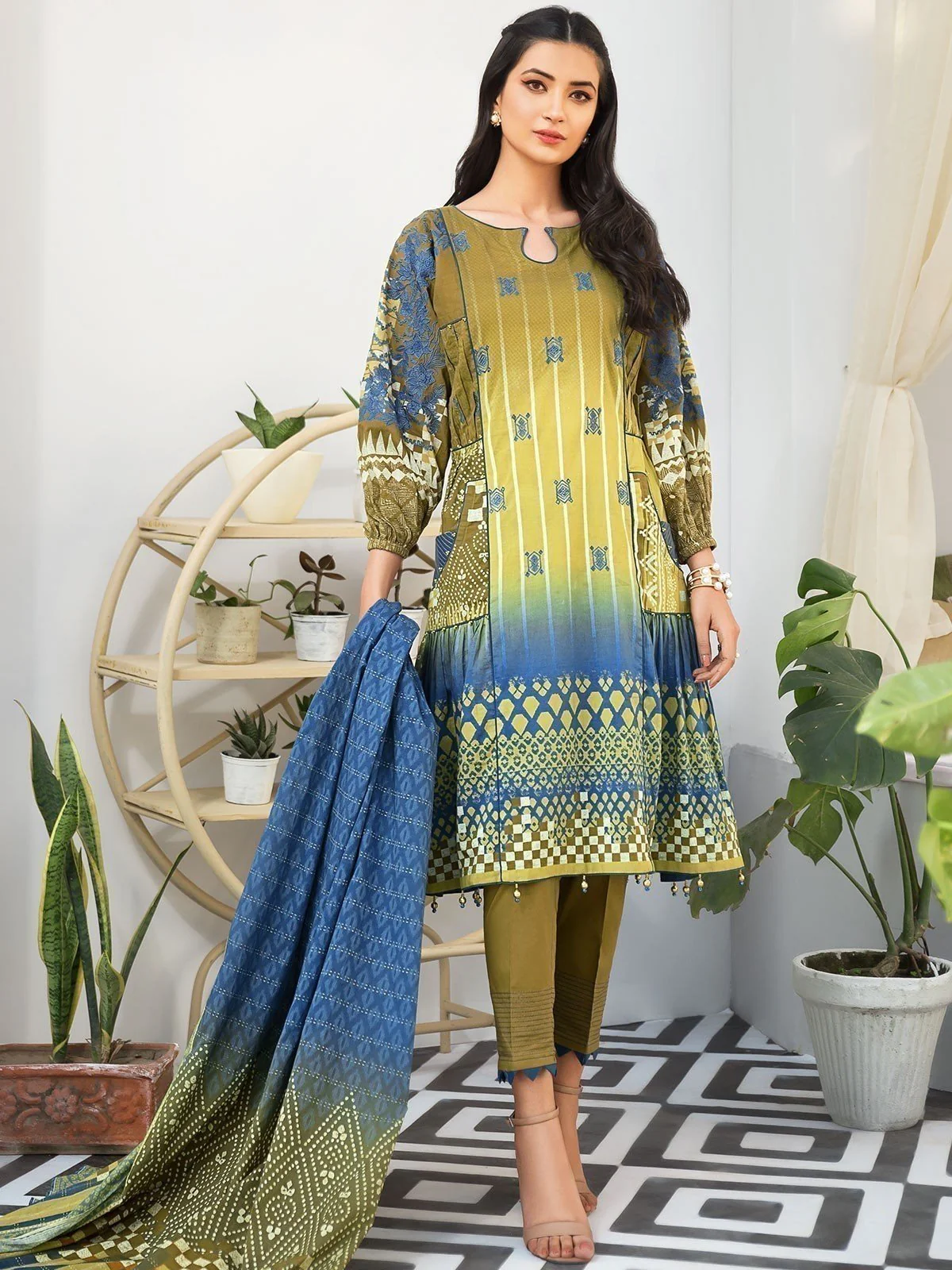 Unstitched Embroidered Suit - EWU20V1-19925