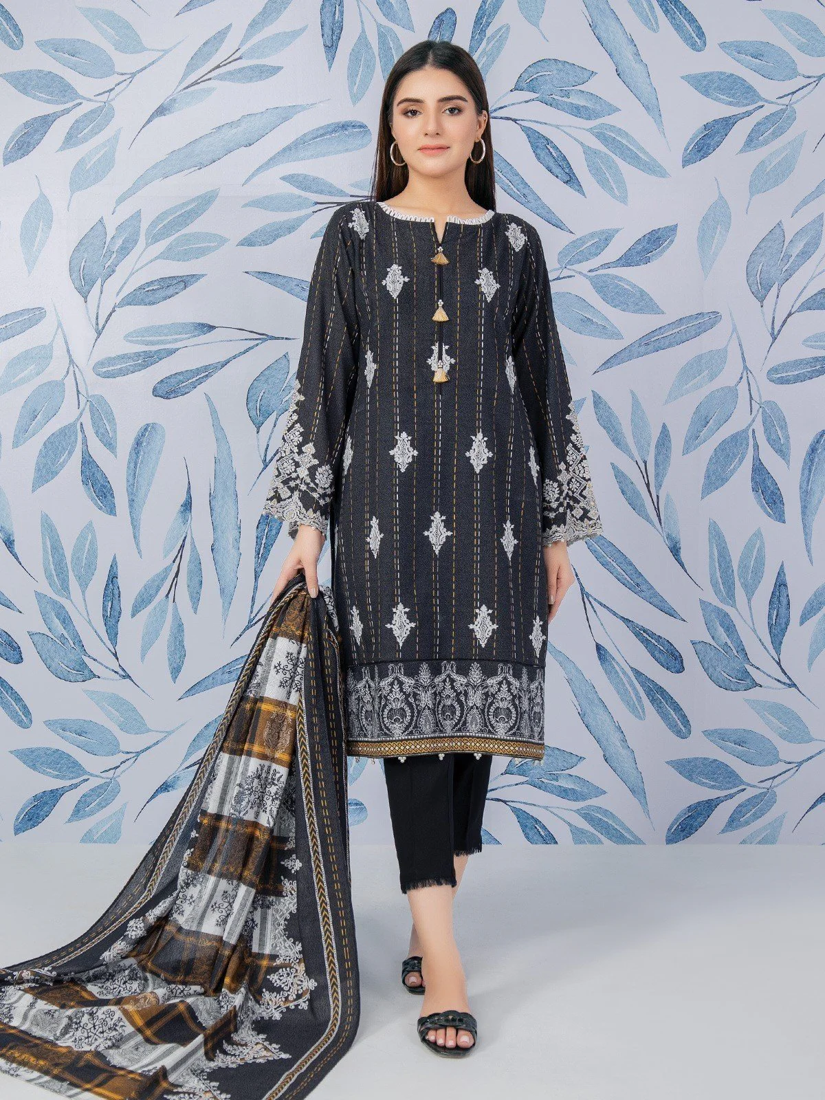 Unstitched Embroidered Twill Suit - EWU21V8-21826