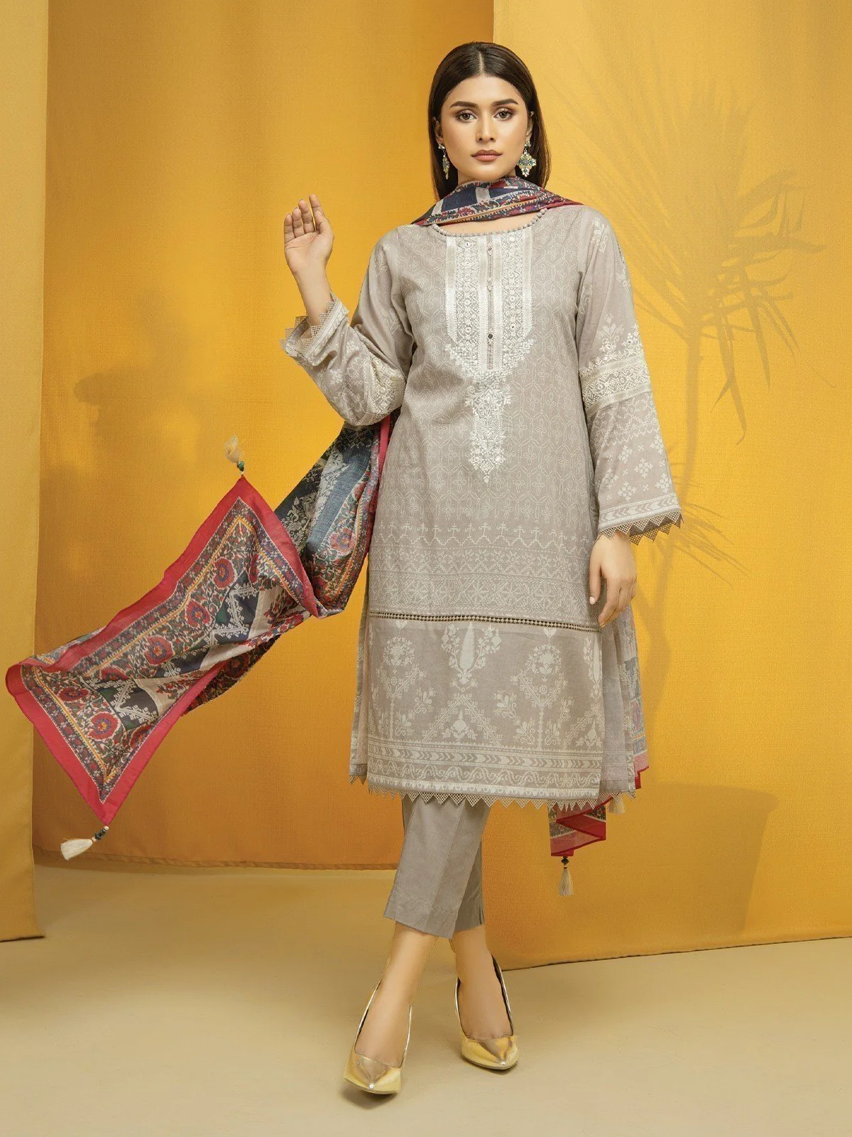 Unstitched Embroidered Lawn Suit - EWU22V1-23563