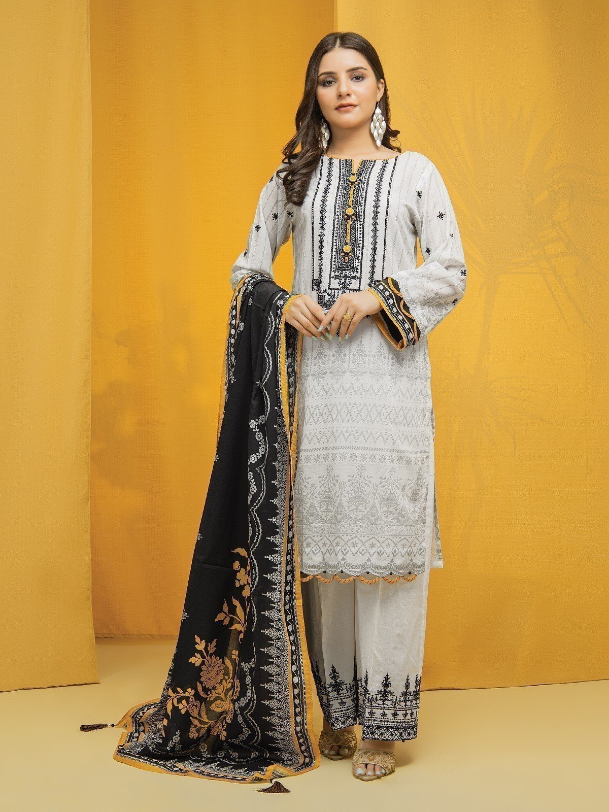 Unstitched Embroidered Lawn Suit - EWU22V1-23656