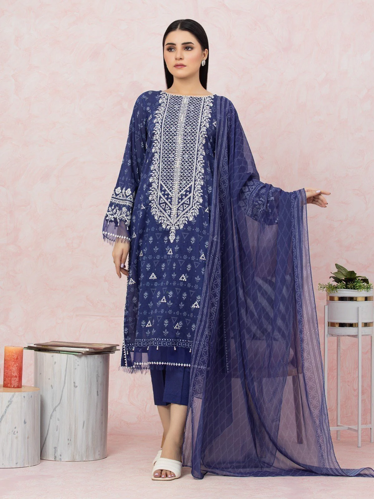 Unstitched Embroidered Lawn Suit - EWU22V1-26540