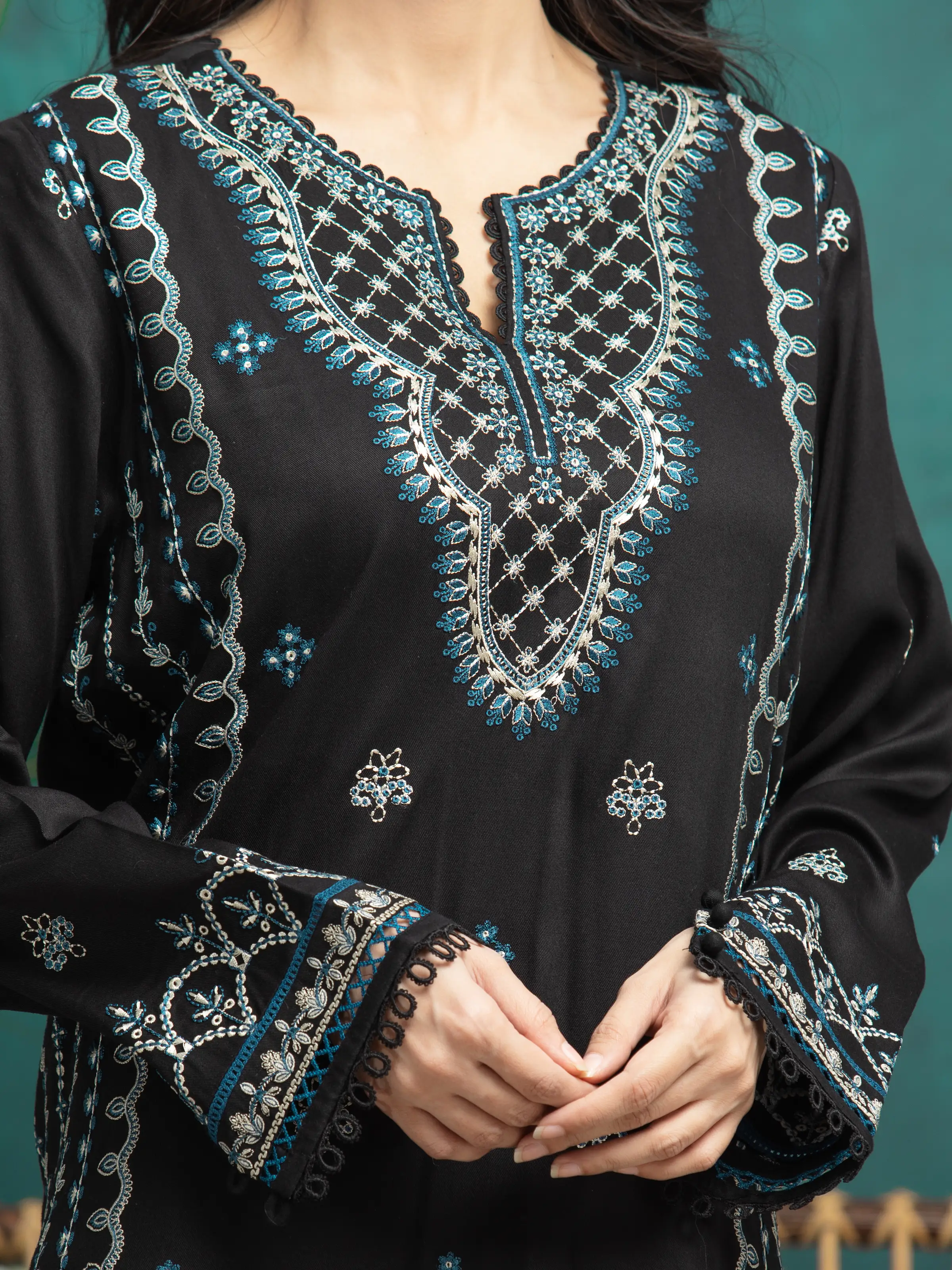 Unstitched Embroidered Marina Twill Suit - EWU24V14-30352-3P - Image 4