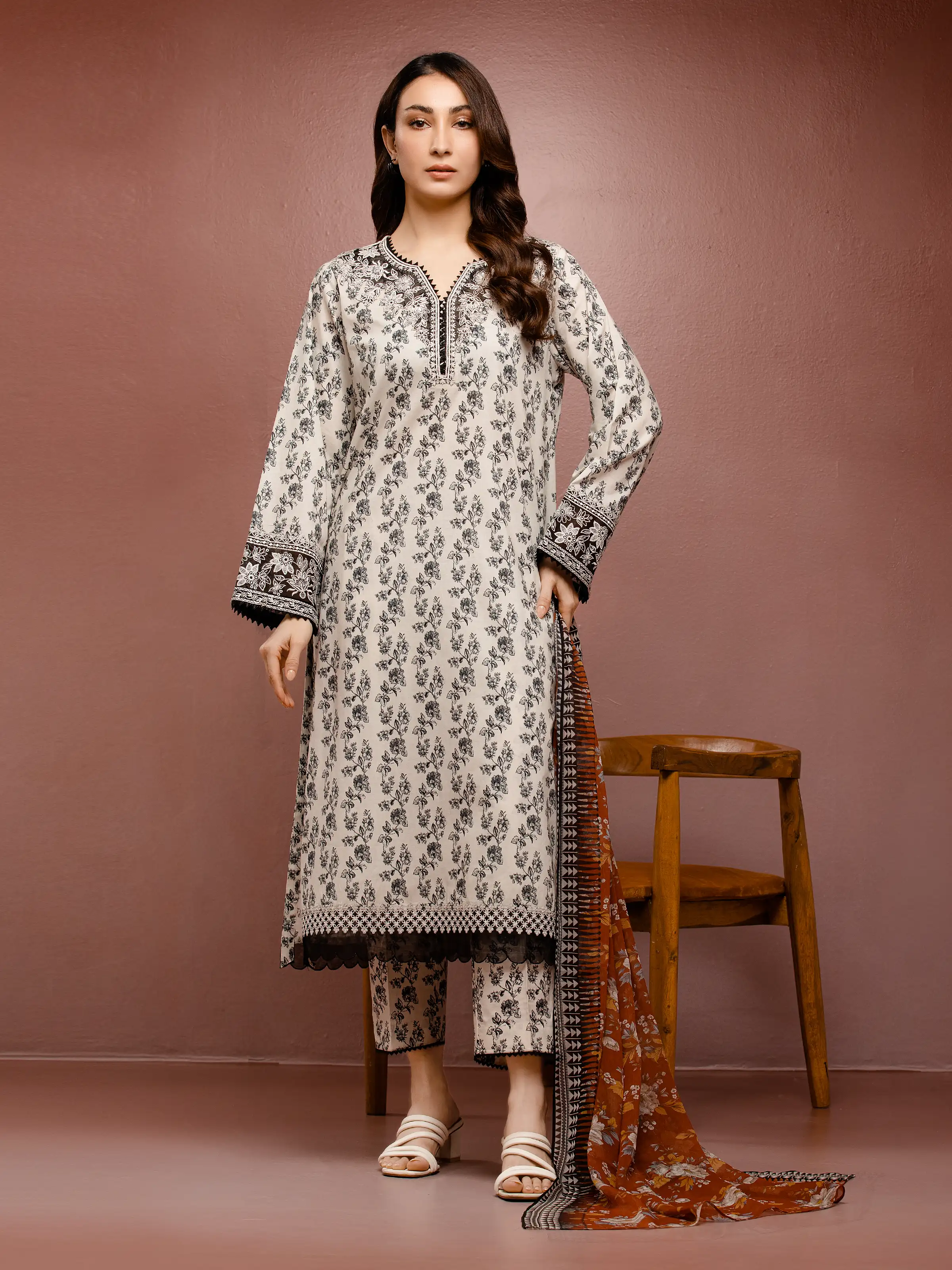 Unstitched Embroidered Cambric Suit - EWU5V2-31076-3P