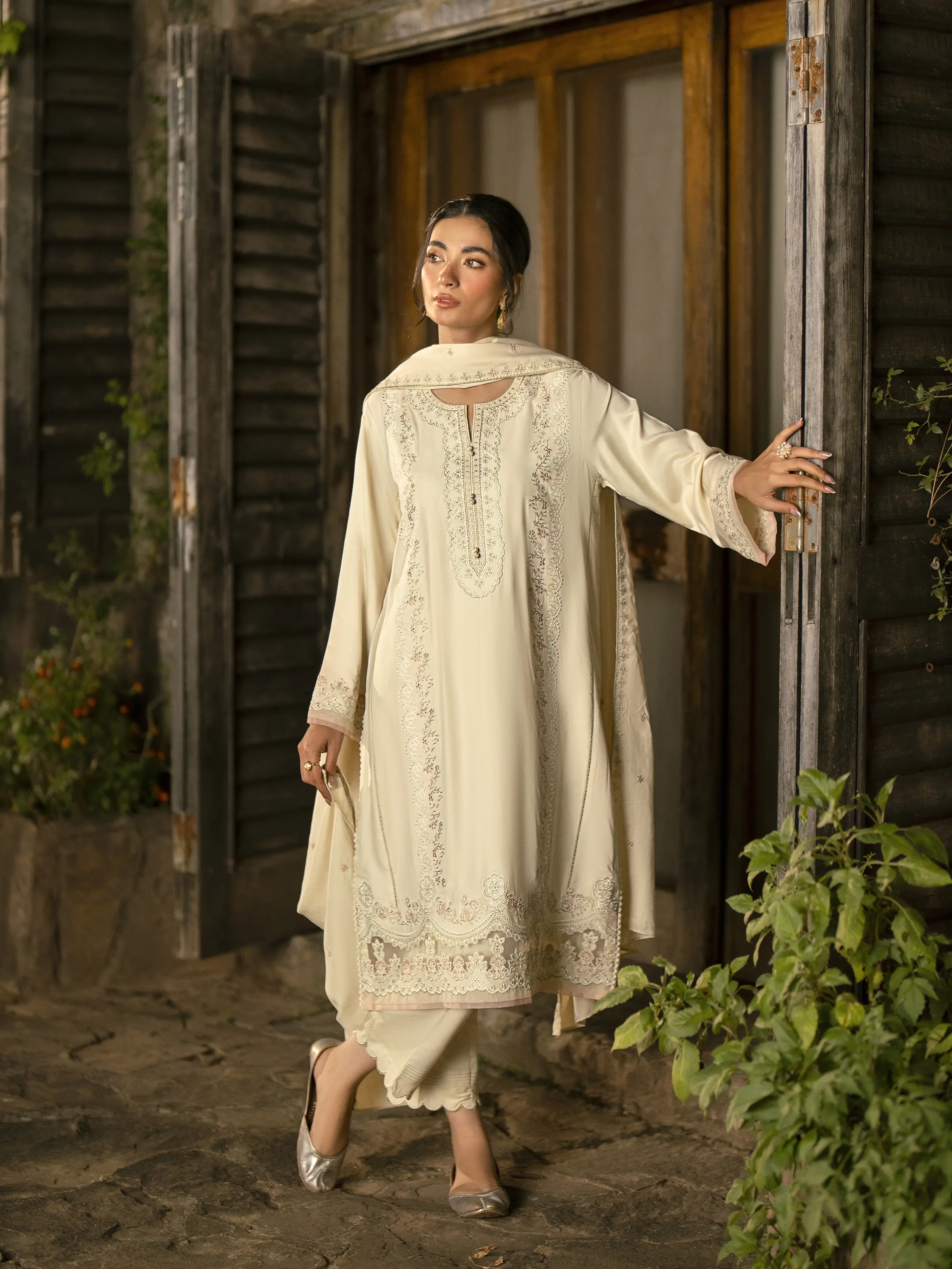 Unstitched Embroidered Marina Twill Suit - EWU24V14-30203-3P - Image 2