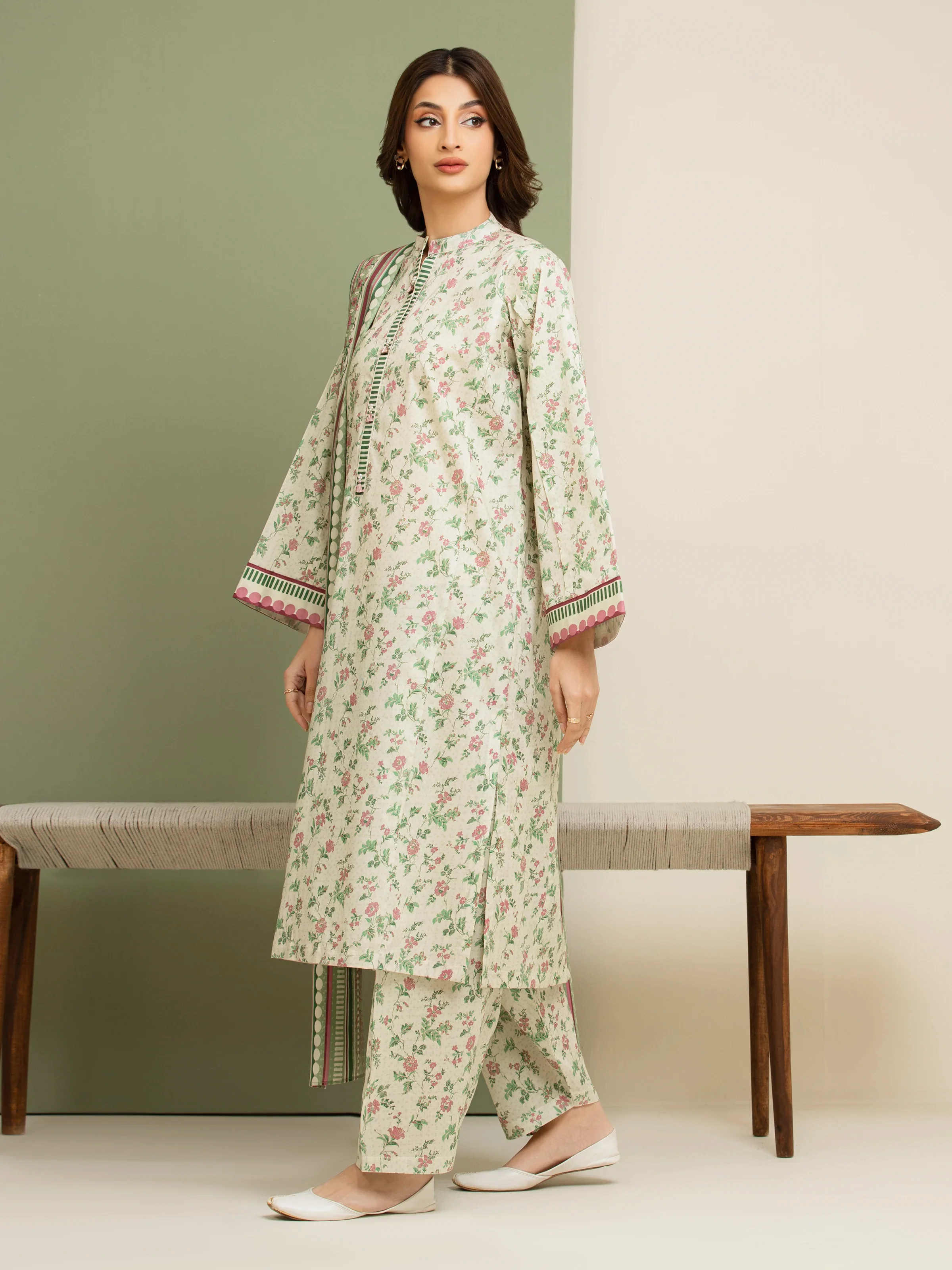 Unstitched Printed Lawn Suit - EWU5A1-35152-3P - Image 3