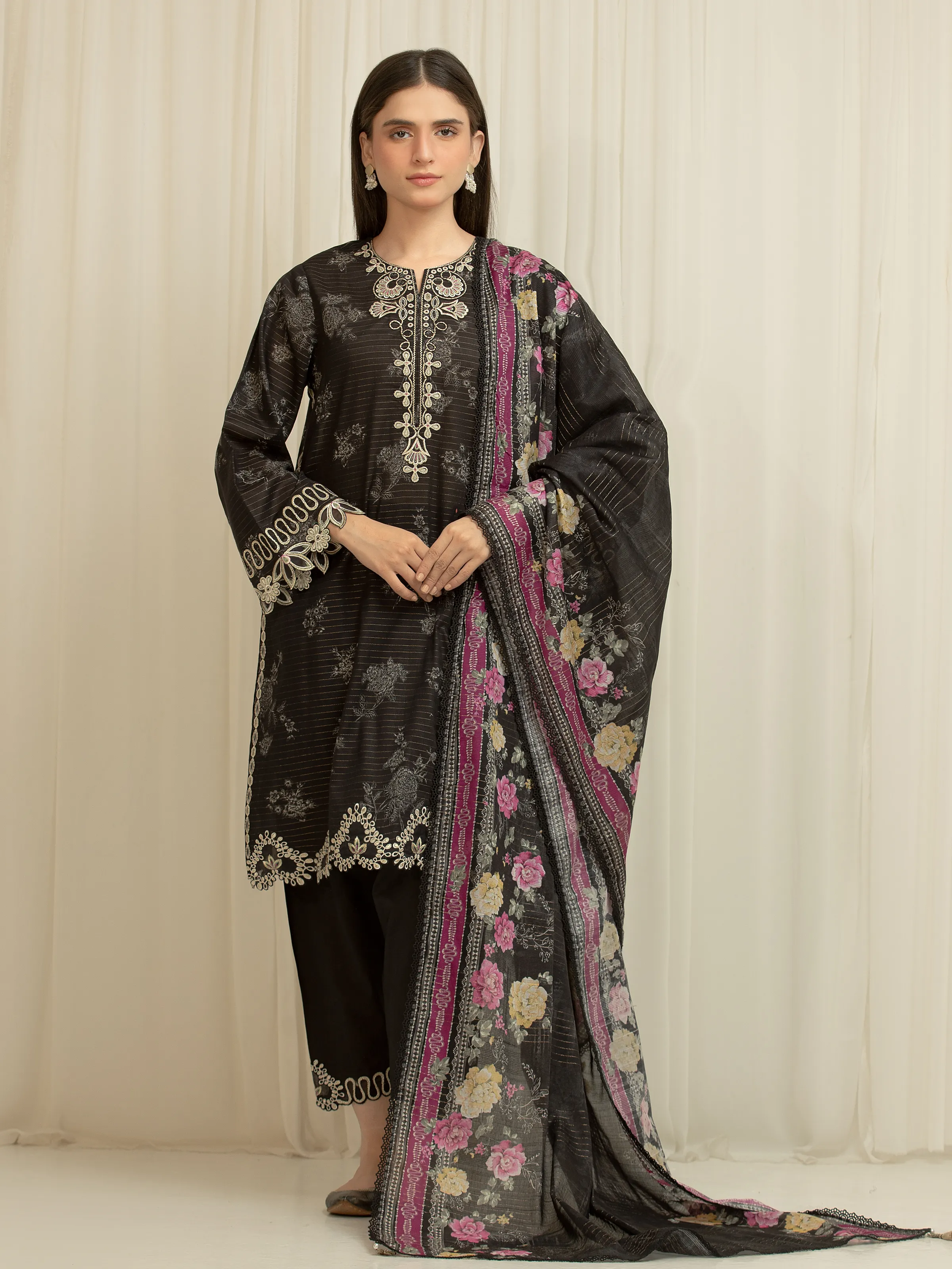 Unstitched Embroidered Lawn Suit - EWU6V23-33401-3P