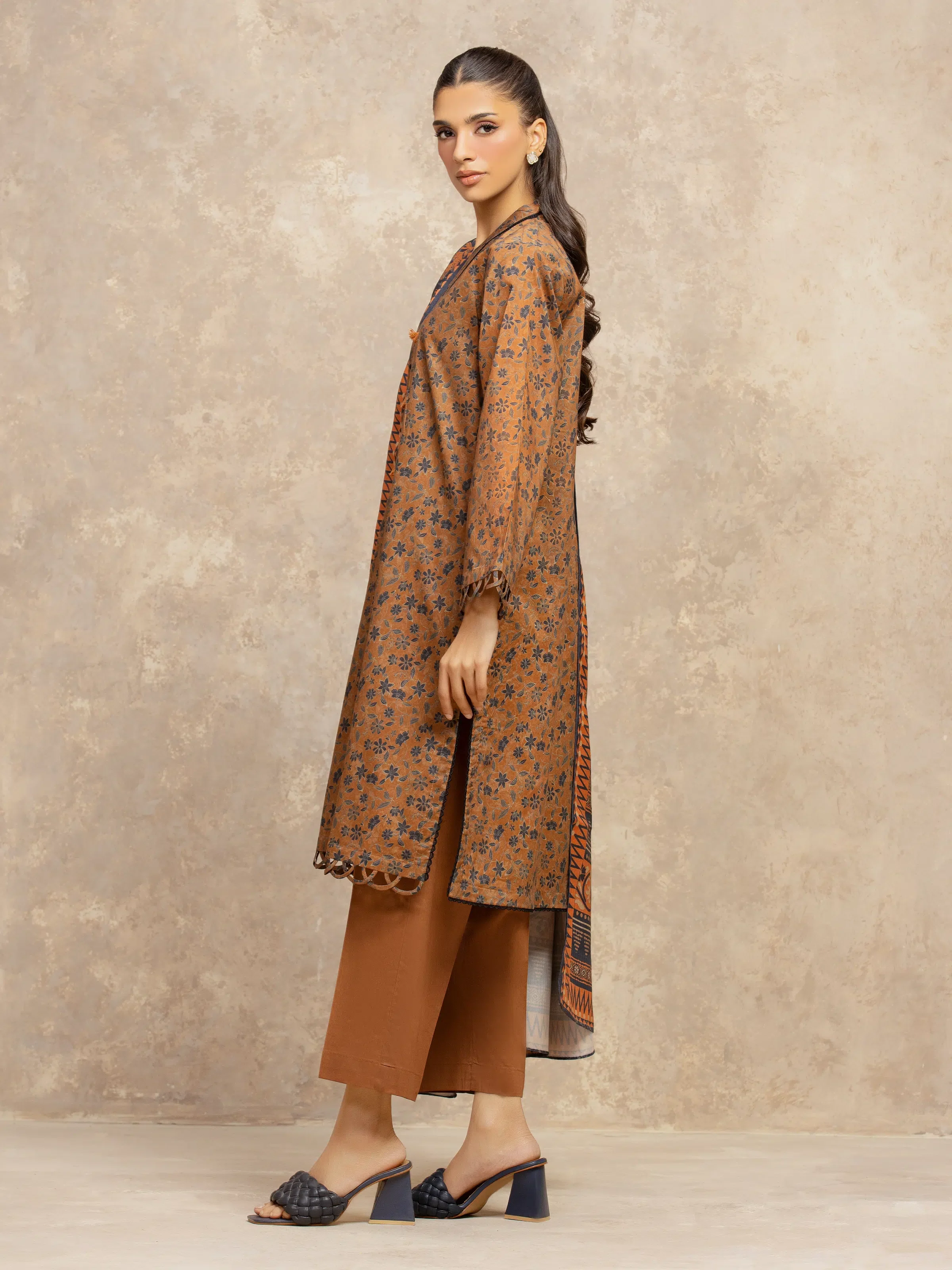 Unstitched Printed Khaddar Suit - EWU5M3-029-3P - Image 5