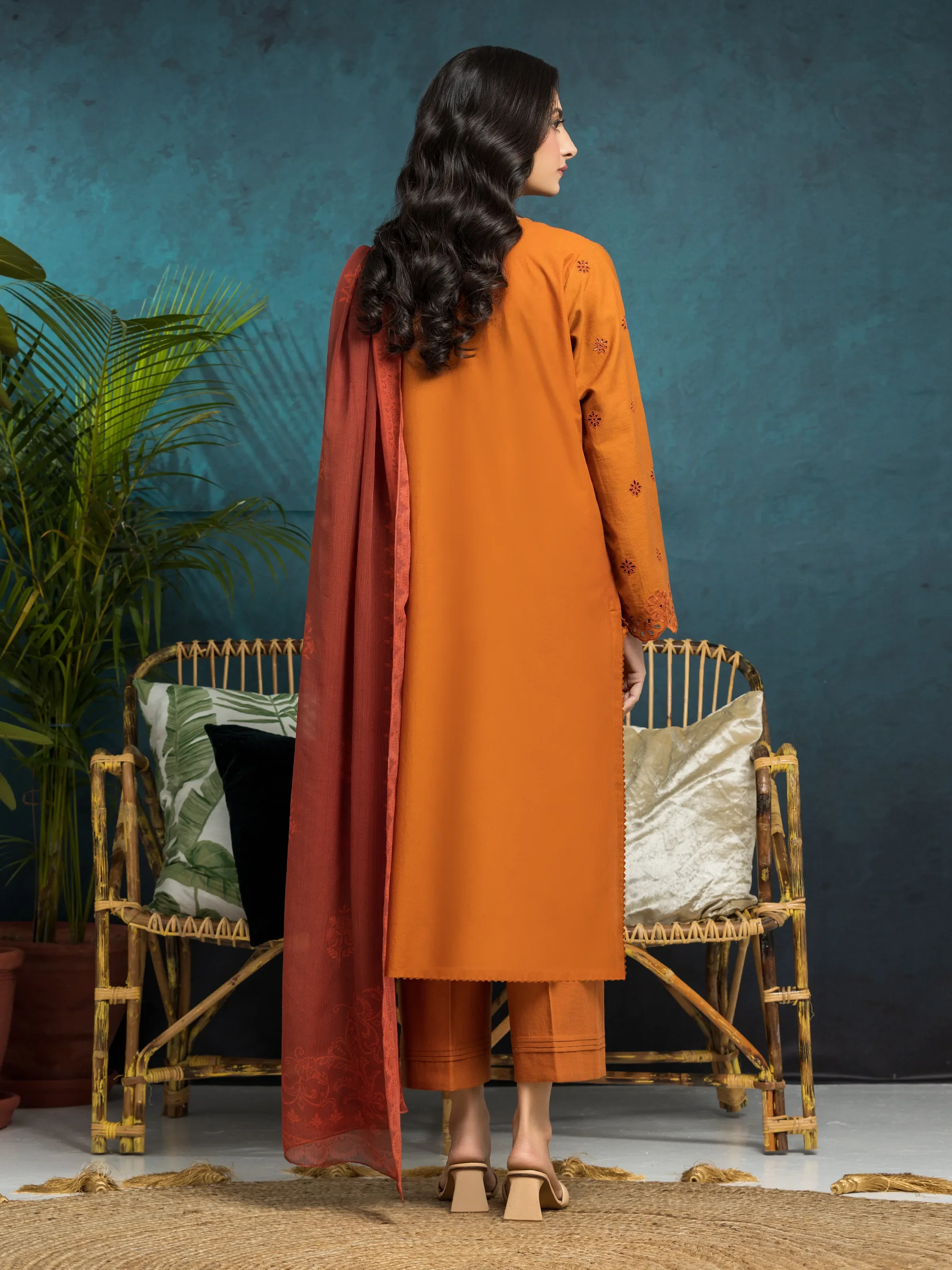 Unstitched Embroidered Cambric Suit - EWU5V2-31021-3P - Image 4