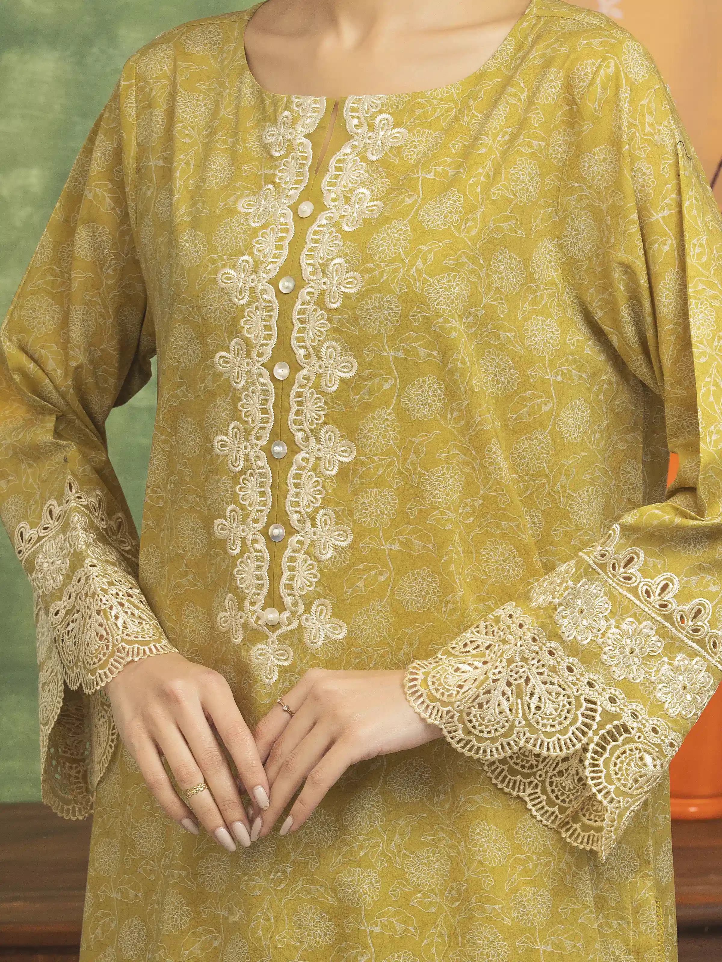 Unstitched Embroidered Lawn Shirt - EWU5V1-31471S - Image 4
